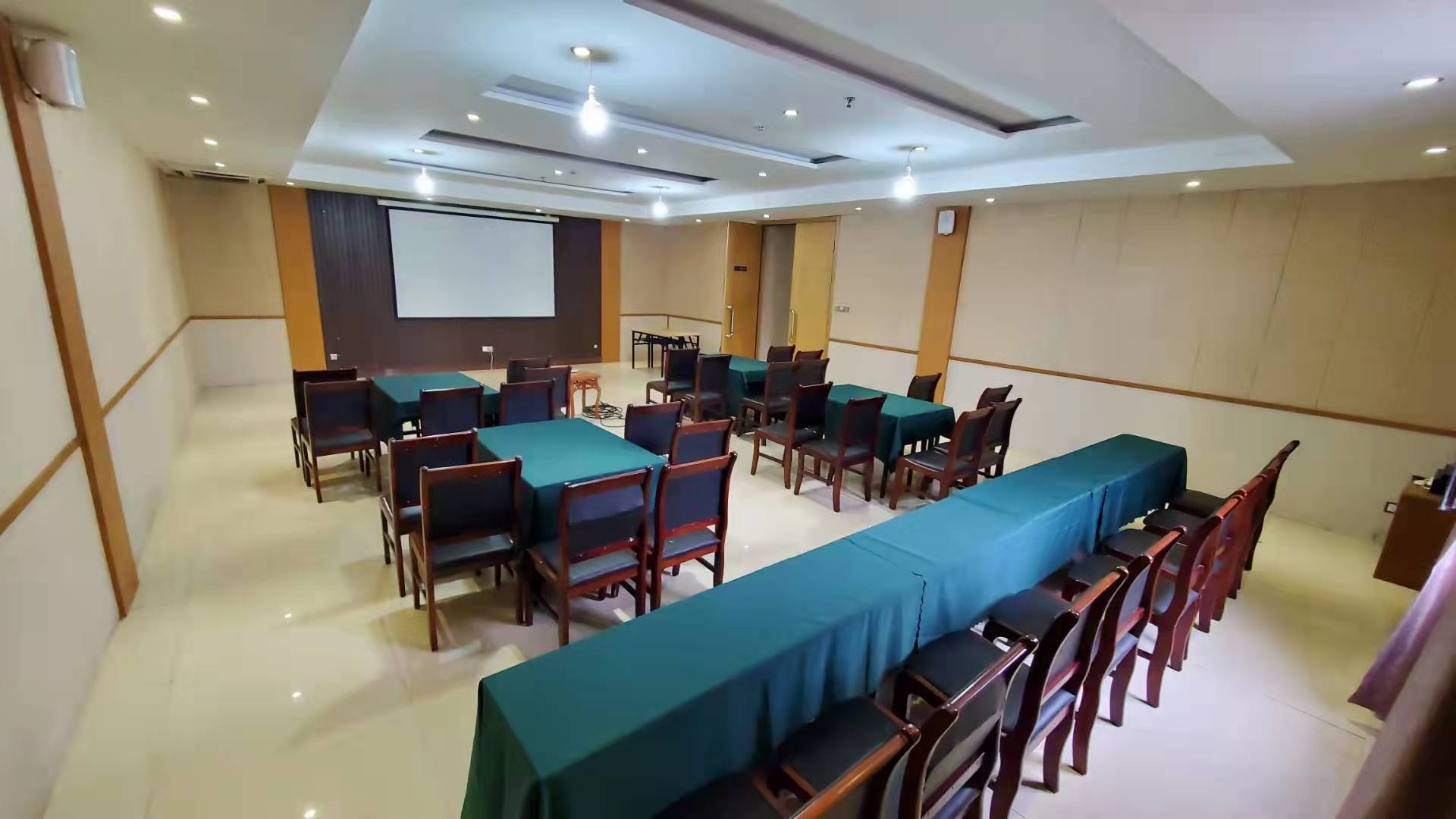 崂山会海舫度假酒店-青岛拓展项目定制服务|青岛户外团建拓展训练|企业团队活动定制-青岛众行远管理咨询有限公司