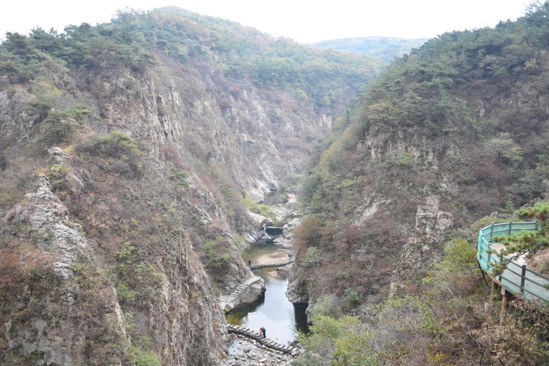 九仙山景区-青岛哪家拓展公司安全保障完善|青岛拓展训练公司排名前十口碑对比|青岛专业拓展训练服务-青岛众行远管理咨询